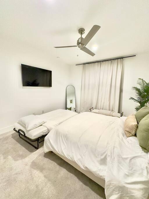 Сasa de vacaciones Comfortable Modern In Downtown - Sleeps 10 *