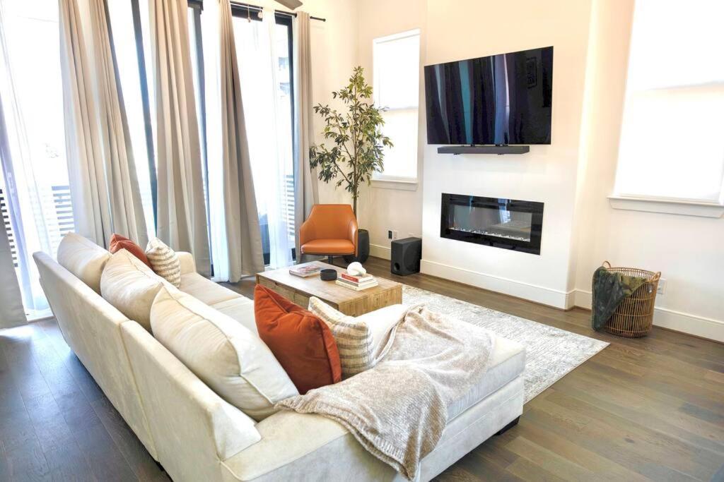 Comfortable Modern In Downtown - Sleeps 10 Сasa de vacaciones *