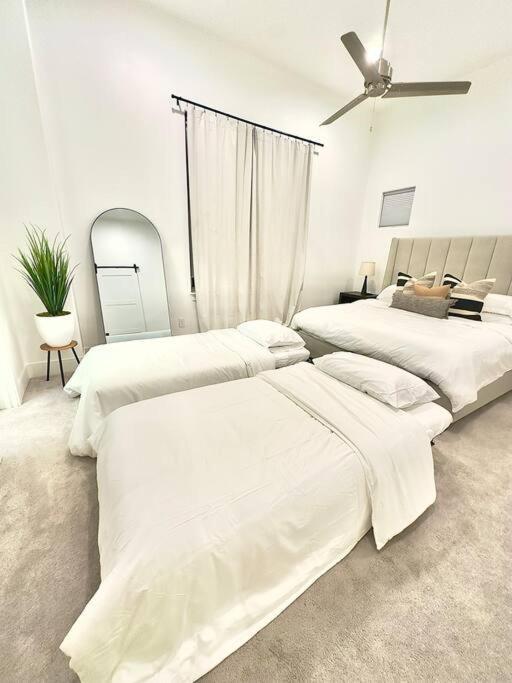 Comfortable Modern In Downtown - Sleeps 10 * Houston