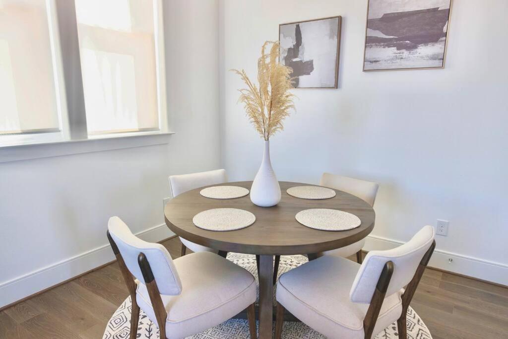 Comfortable Modern In Downtown - Sleeps 10 Сasa de vacaciones Houston
