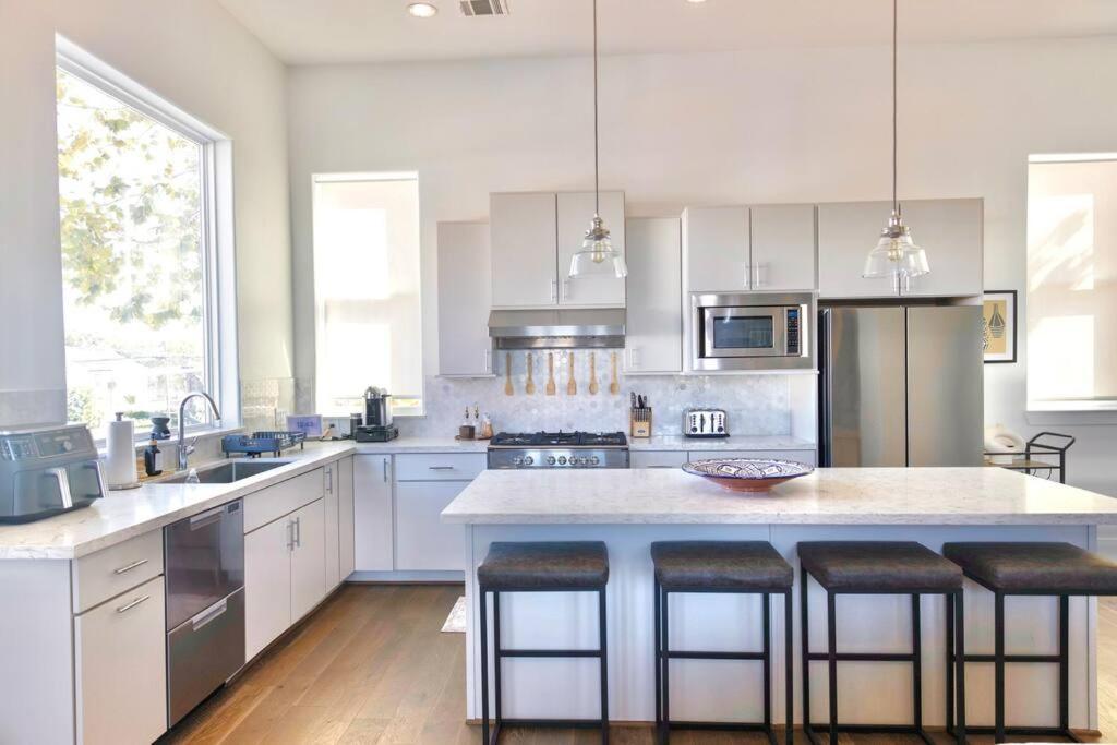 Сasa de vacaciones Comfortable Modern In Downtown - Sleeps 10